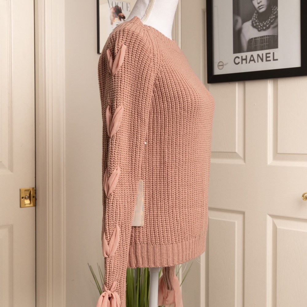 NWT Iris Basic Lace Up Sleeve Sweater